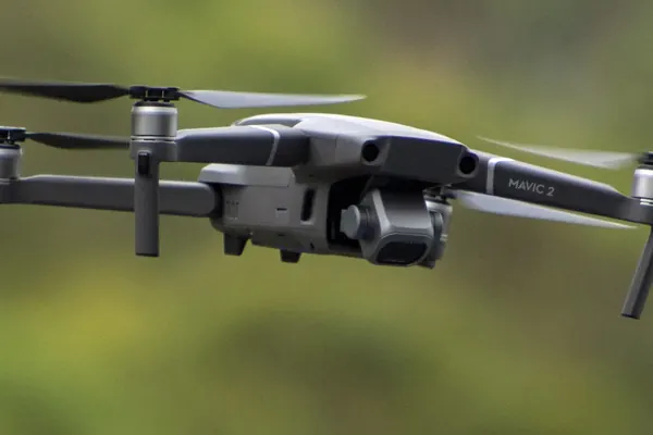 Drone pliable à caméra en vol stationnaire