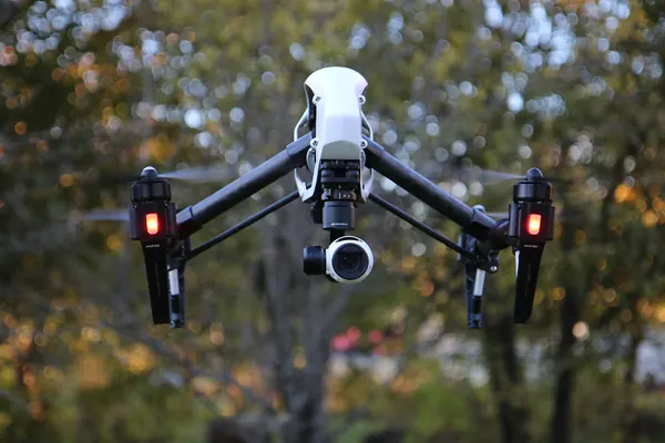 Filming drone with a stabilised gimbal in flight